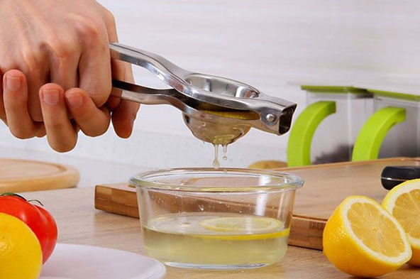 Chỉ thêm thứ này vào cốc nước chanh, cơ thể được thanh lọc, làn da bừng sáng- Ảnh 1.