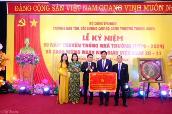 Trường Đào tạo, bồi dưỡng cán bộ Công Thương Trung ương tổ chức Lễ kỷ niệm truyền thống 50 năm