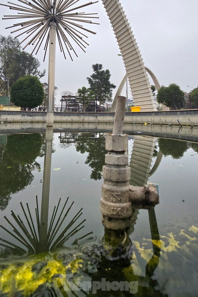 Estado actual del parque con forma de guitarra valorado en 200 mil millones de dongs en Hanoi foto 12