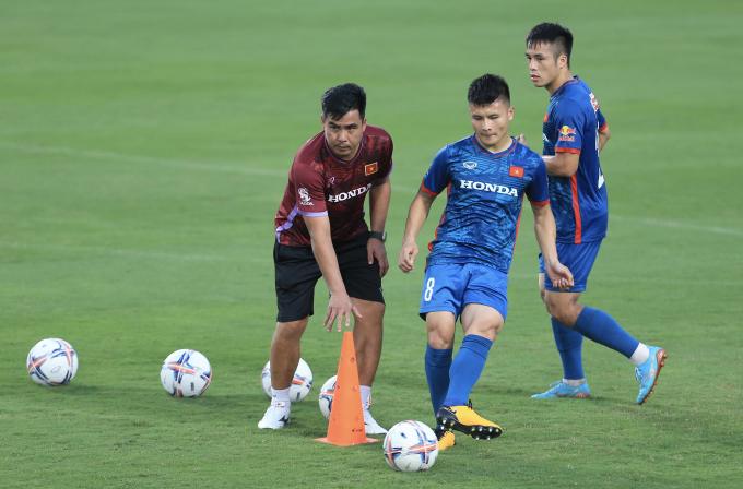 Nguyen Quang Hai trainierte während des Treffens im Juni 2023 mit der vietnamesischen Nationalmannschaft. Foto: VFF