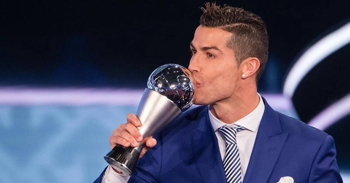 C.Ronaldo phát biểu "đụng chạm" tới FIFA và Messi