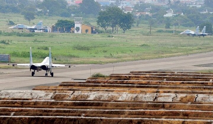 Der Militärflughafen Bien Hoa ist auf Investitionen und Renovierungen ausgerichtet, um in den nächsten Jahren mehr zivile Flüge durchführen zu können.