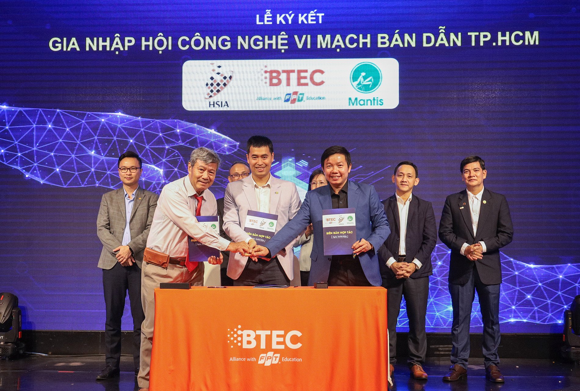 BTEC FPT gab offiziell seinen Beitritt und seine Mitgliedschaft bei der Ho Chi Minh City Semiconductor Technology Association bekannt.jpg