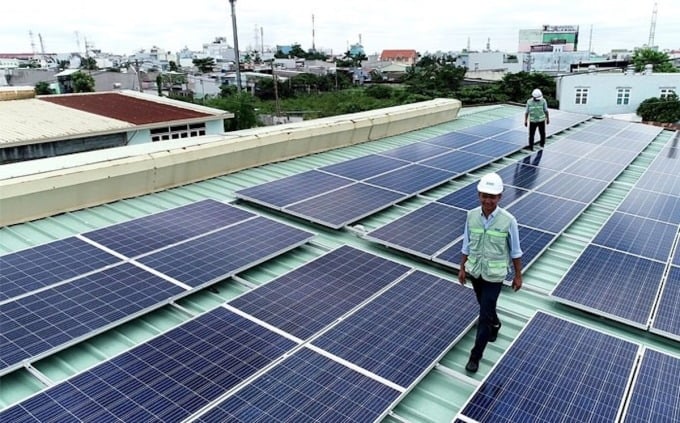 A rooftop solar power system is installed on the roof of a business headquarters in Ho Chi Minh City. Photo: EVNHCM