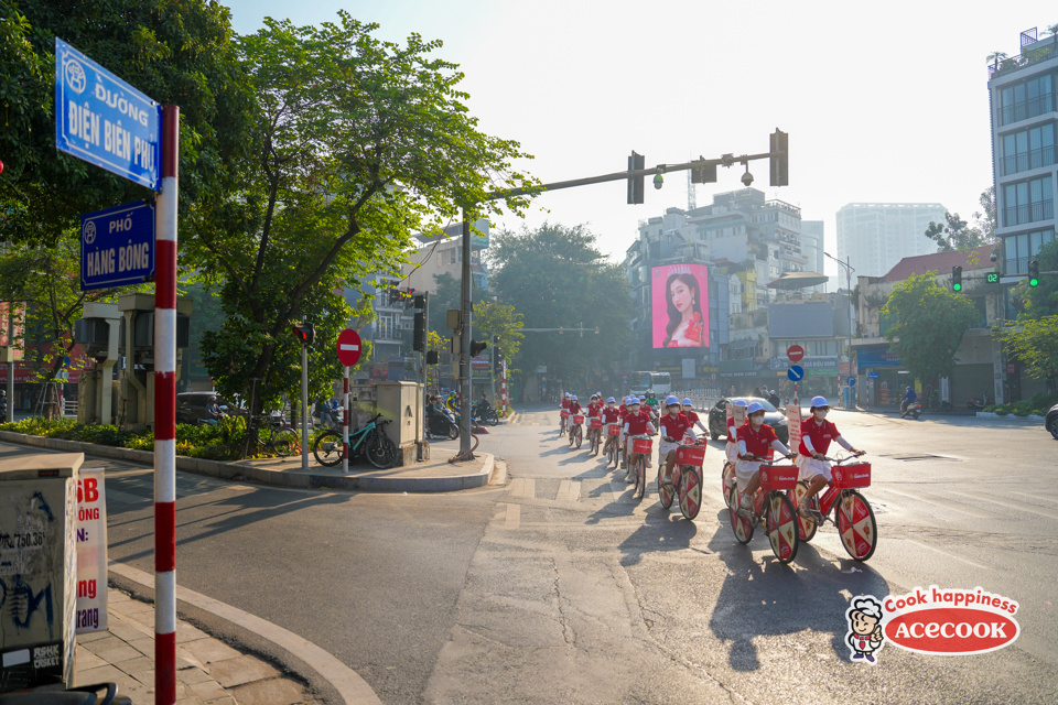 โรดโชว์ส่งเสริมร้านโฟฮานอยเริ่มต้นจากสวนสาธารณะ Thong Nhat ผ่านถนนสายเก่าของฮานอย ได้แก่ Quan Su, Tho Nhuom, Dien Bien Phu, Hang Bong, Phu Doan, Hang Non, Hang Quat, Hang Muoi...