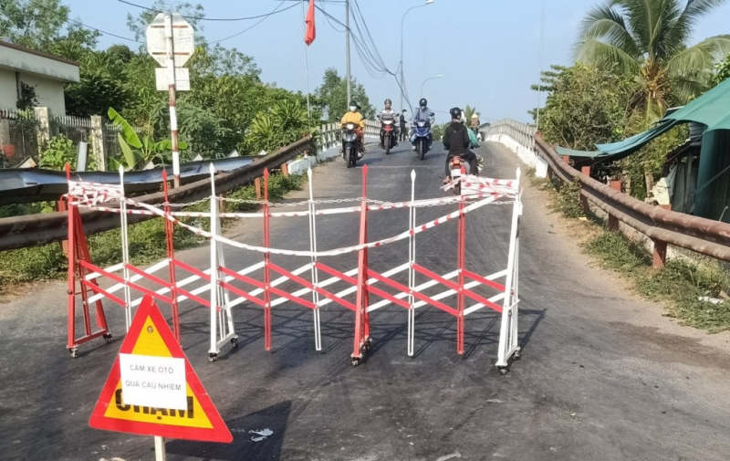 ニエム橋で事故が発生し、10番バス路線が一時運休
