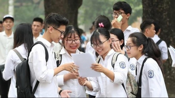 교육훈련부, 고등학교 수업료는 그대로 유지하고 대학 수업료는 인상 제안