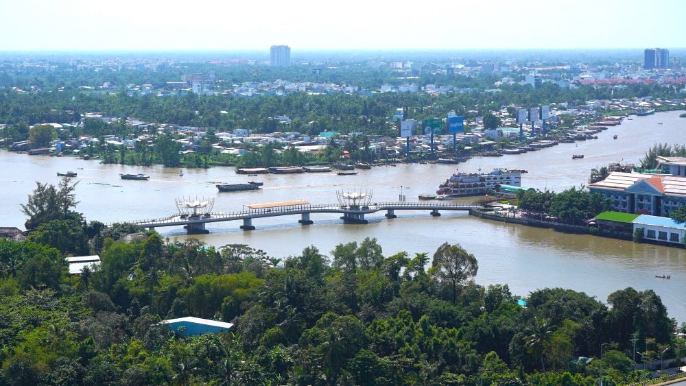 Identifying socio-economic infrastructure as a bottleneck for the development of Can Tho City and the Mekong Delta region. Photo: Ta Quang