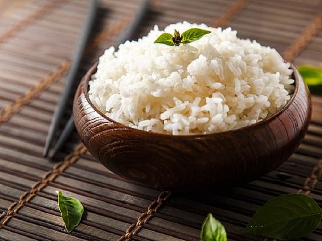 Làm sao để bảo quản cơm dư đúng cách, tránh gây ngộ độc ? - Ảnh 1.