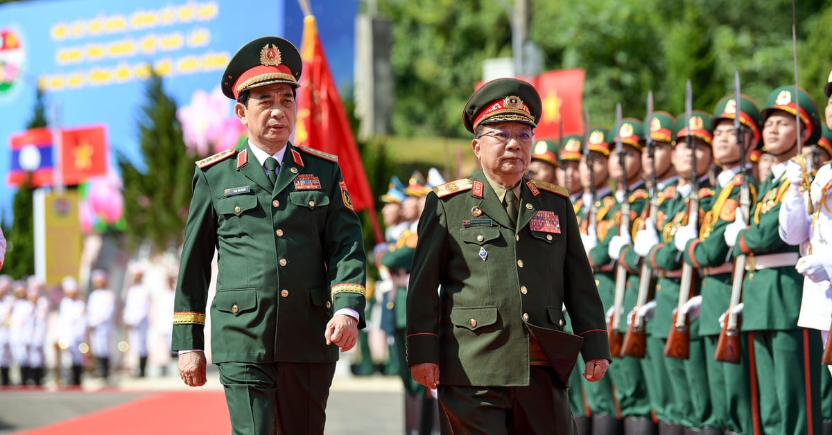 Two ministers chaired the second Vietnam - Laos border defense friendship exchange