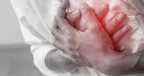 Is chest pain a sign of heart failure?