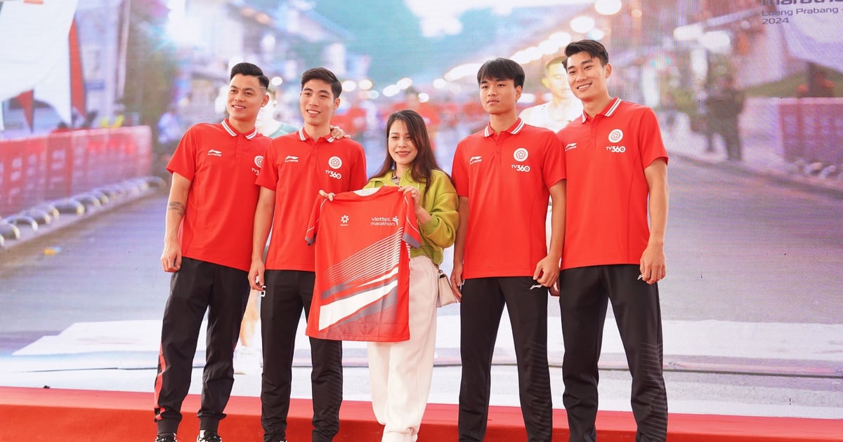 ดาราดัง Viettel The Cong และ Nguyen Thi Oanh ปลุกพลังมาราธอน Viettel 2024