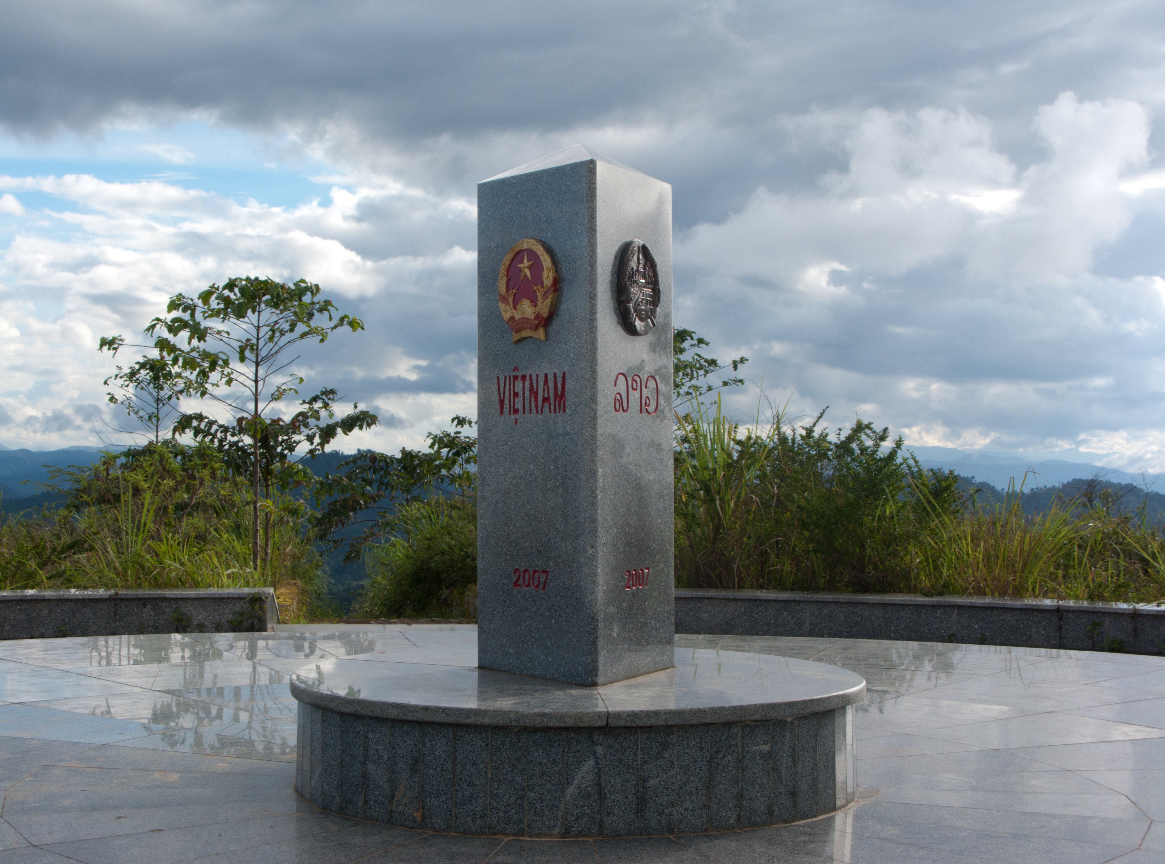 File:Vietnam-Lao-Cam border gate (4).jpg – Vietnamese Wikipedia