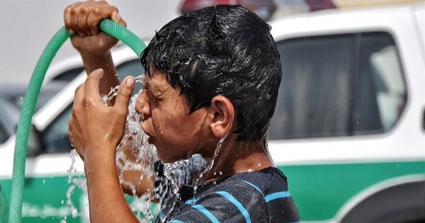 Iran đóng cửa ngân hàng vì quá nóng