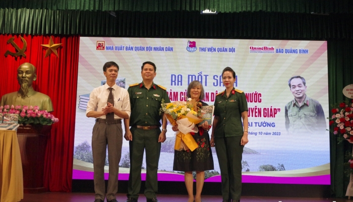 Lancement d'un livre sur les souvenirs et les sentiments des amis du monde entier avec le général Vo Nguyen Giap