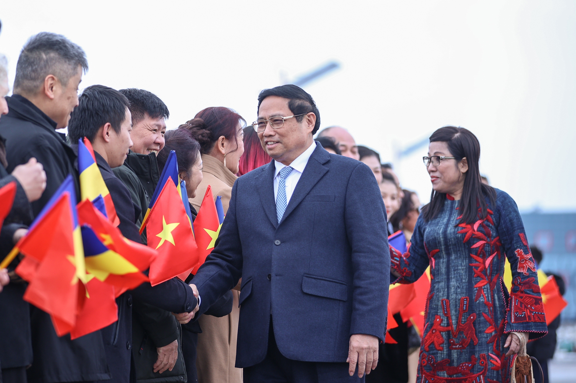 El primer ministro Pham Minh Chinh llegó a Bucarest para iniciar su visita oficial a Rumanía. Imagen 6