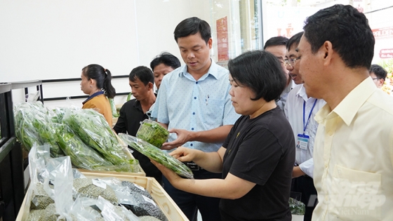 Dong Thap lance une salle d'exposition et un magasin de produits biologiques PGS