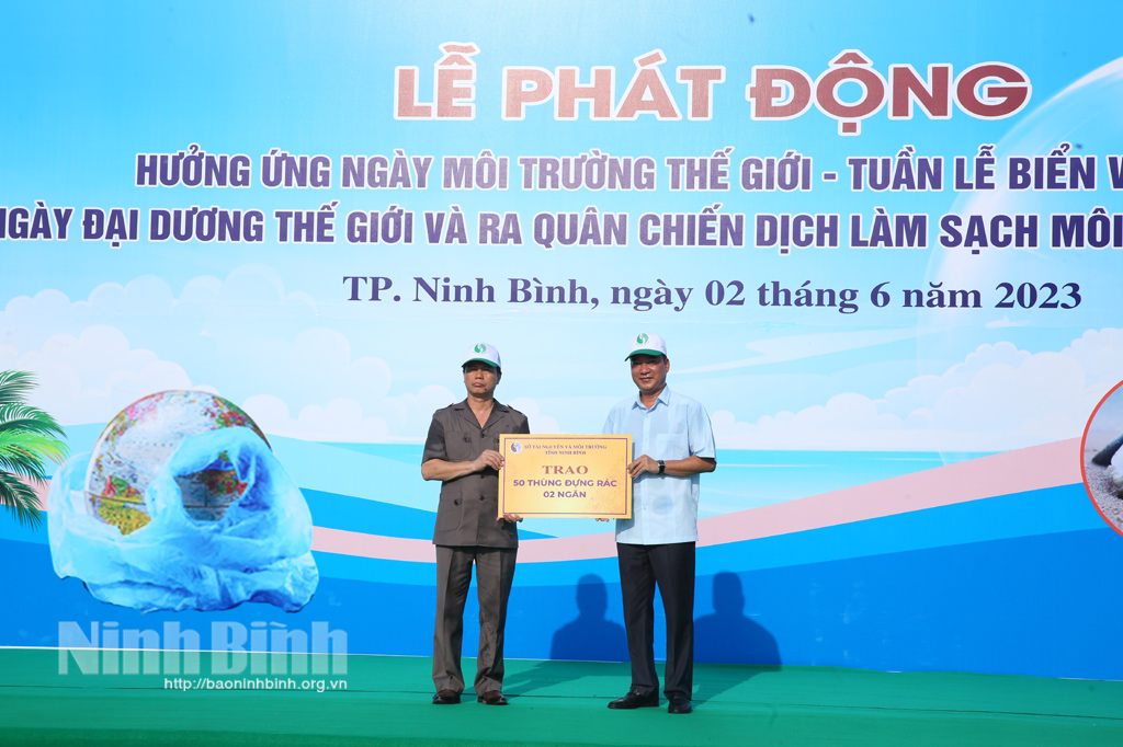 Ra quân hưởng ứng Ngày Môi trường thế giới tại thành phố Ninh Bình huyện Yên Mô