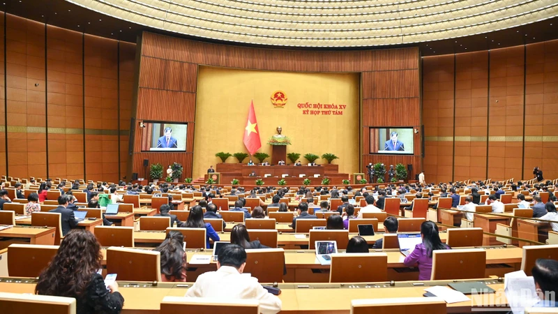 Communiqué de presse n° 29, 8e séance, 15e Assemblée nationale