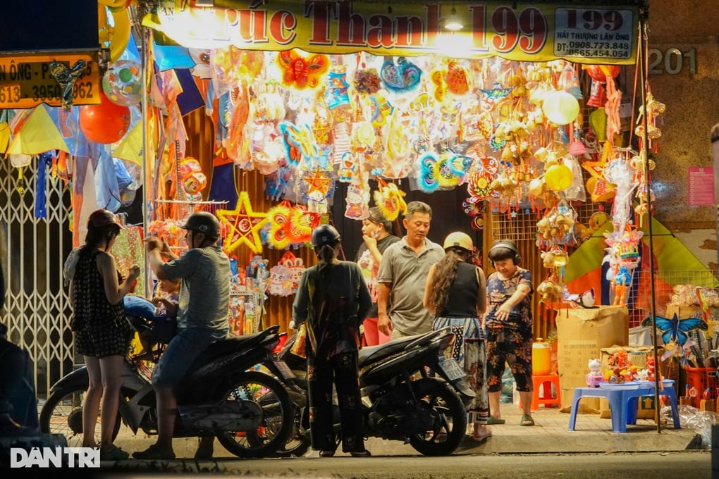 Doanh thu 8 triệu/ngày, tiểu thương vẫn lo phải ăn bánh trung thu thay cơm - 4