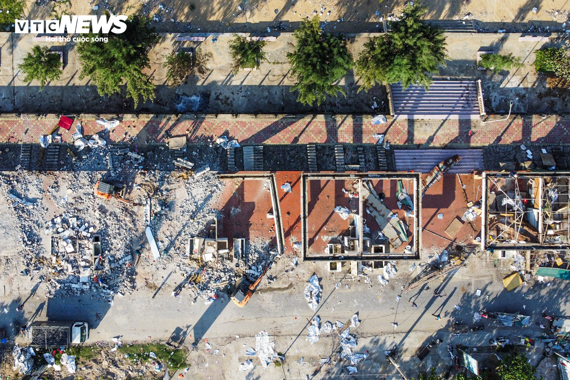 Reißen Sie fast 50 Kioske ab, die den schönsten Strand in Ha Tinh blockieren - 3