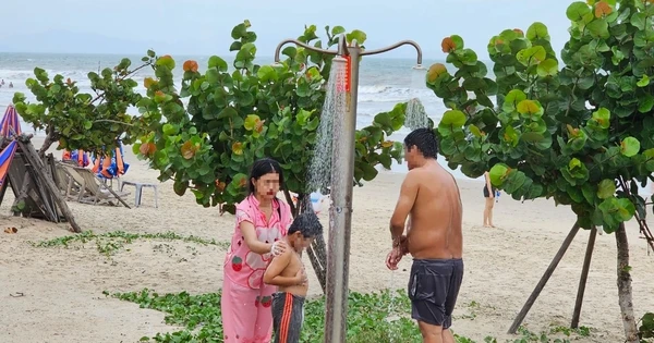 Sẽ phạt người tắm biển đến trụ nước công cộng sử dụng xà bông, dầu gội