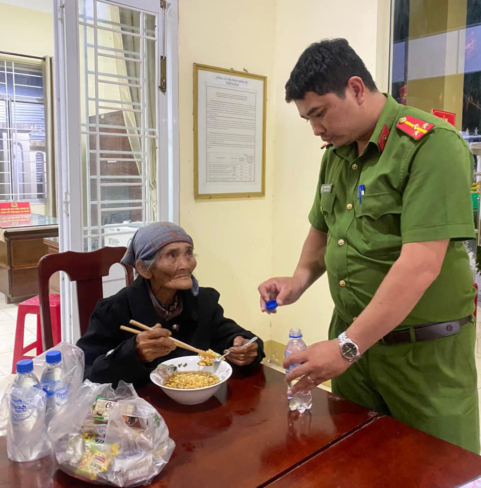 Thông tin bất ngờ về 'cụ bà đi lạc 15 năm tìm được người thân'- Ảnh 1.