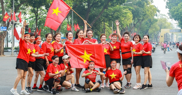 People wearing red flags with yellow stars took to the streets to celebrate the 70th anniversary of the Liberation of the Capital.