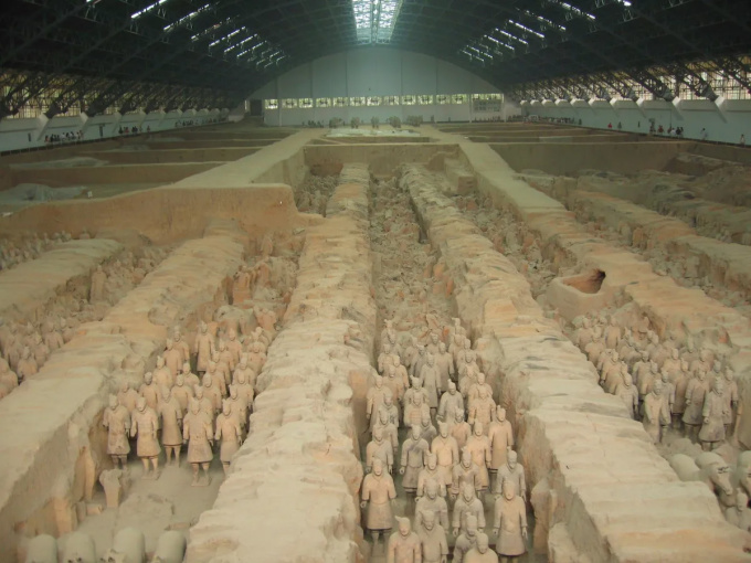 Die Terrakotta-Armee wurde in der Nähe des Grabes von Qin Shi Huang begraben, um ihn im Jenseits zu schützen. Foto: Flickr