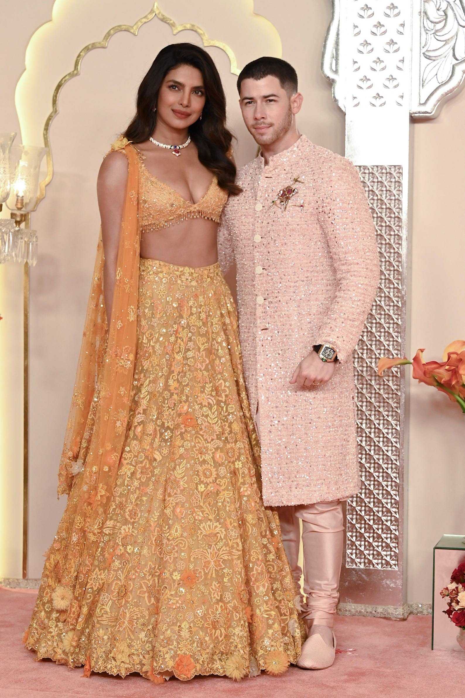 Guests wear gold and diamonds to attend the wedding of the son of an Indian billionaire, photo 4