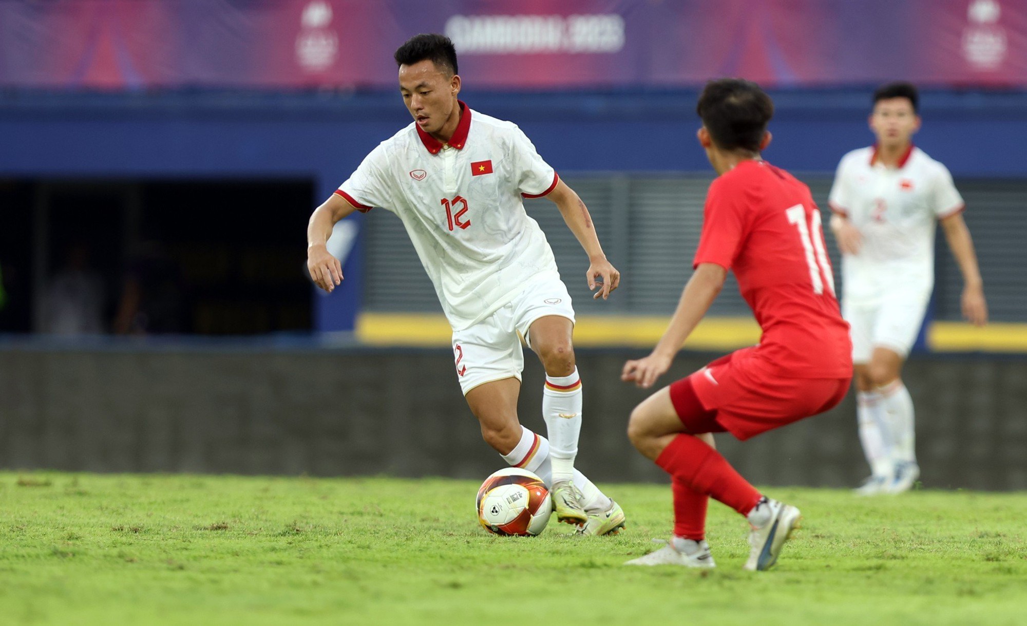 Mittelfeldspieler Dong A Thanh Hoa wurde in die vietnamesische Nationalmannschaft aufgenommen, um gegen Syrien zu spielen. Spanien gewinnt die Nations League 2022/2023