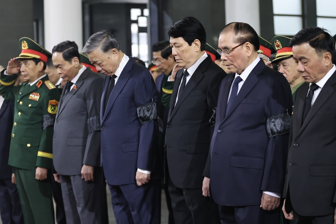 람 사무총장과 당 및 국가 지도자들이 응우옌 꾸엣 장군을 방문