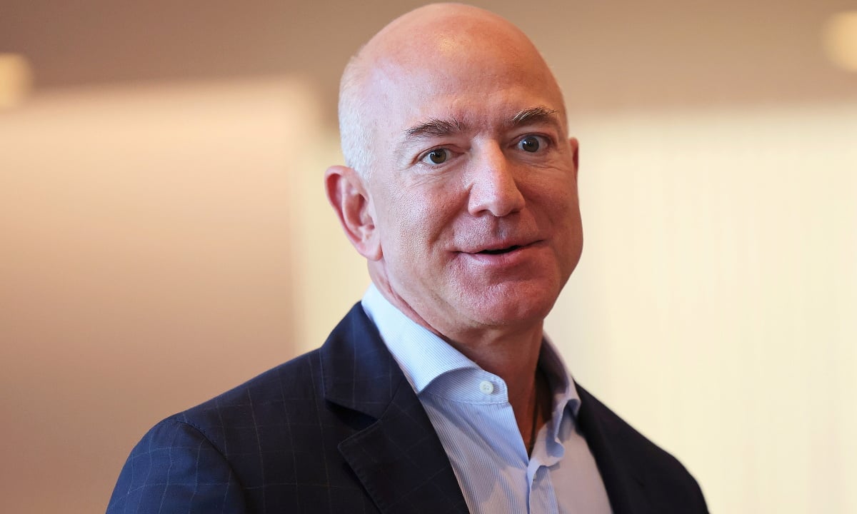 Jeff Bezos keeps selling Amazon shares