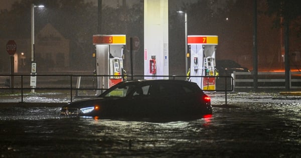 Hurricane Milton weakens to category 1, 2 dead