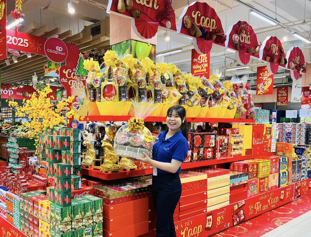 Saigon Co.op maintains price stability, increases goods for Lunar New Year 2025