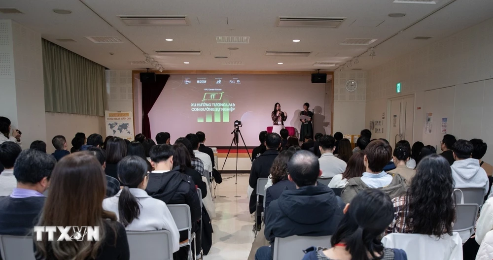 Sự kiện “VPJ Career Forum: IT - Xu hướng tương lai & Con đường sự nghiệp” diễn ra tại Tokyo, Nhật Bản. (Ảnh: Xuân Giao/TTXVN)