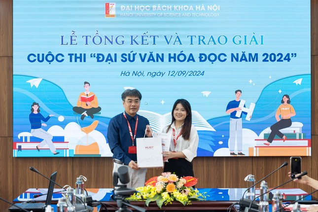 Reading Culture Ambassador of Hanoi University of Science and Technology: 'Pond fish' swim out to the ocean, only when you work will you make mistakes photo 1