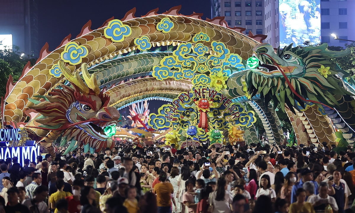 The dragon mascot is placed on Nguyen Hue Street until the end of January.