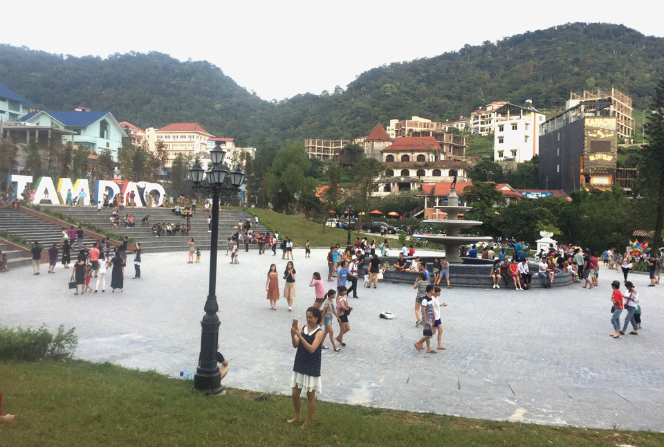 La zone touristique de Tam Dao est choisie par de nombreux touristes pour son climat frais et ses beaux paysages. Photo : Sy Hao