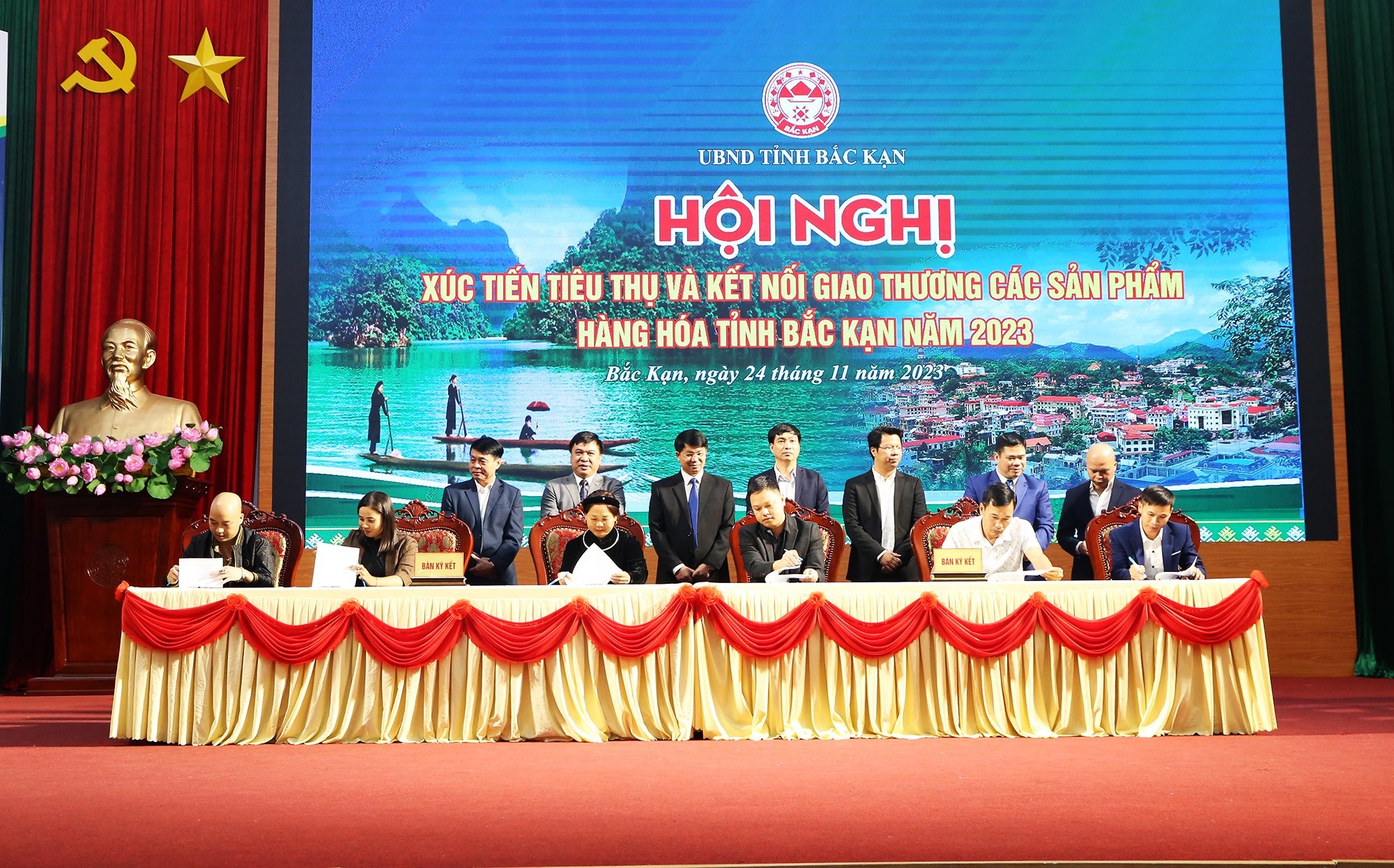 Hanoi: Apoyo para promover y conectar la oferta y la demanda de bienes en provincias y ciudades a finales de 2023