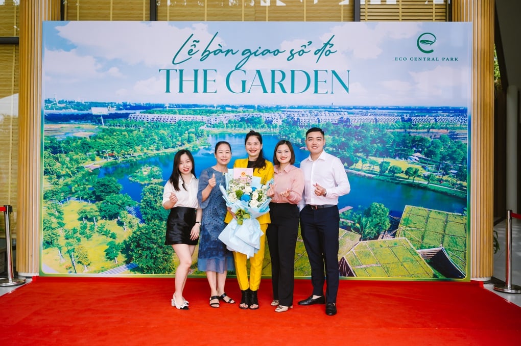 Những cư dân đầu tiên Eco Central Park nhận sổ đỏ - 3