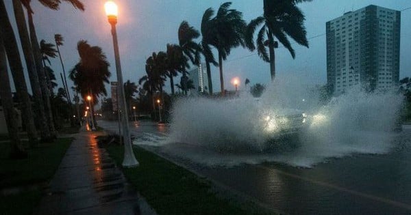 Siêu bão quái vật Milton đổ bộ Florida với sức gió gần 200km/h, mưa lớn "ngàn năm có 1"