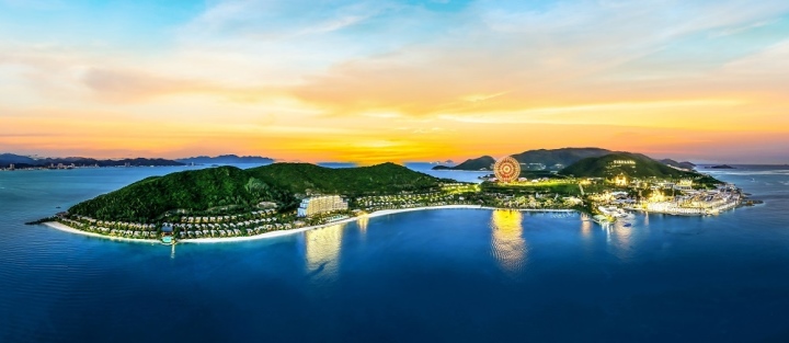 Nha Trang is Charlie Puth's first destination in Asia - 5