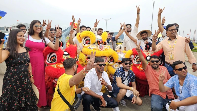 Quang Ninh accueille les touristes indiens pour visiter la baie d'Ha Long