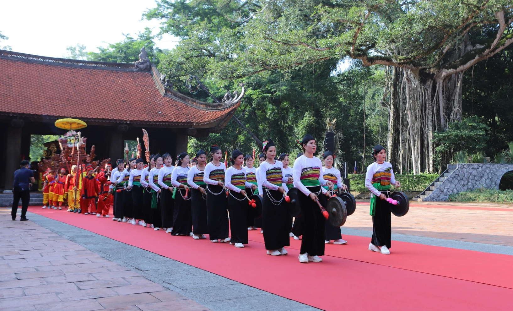 Dòng người trẩy hội Lam Kinh - Ảnh 11.