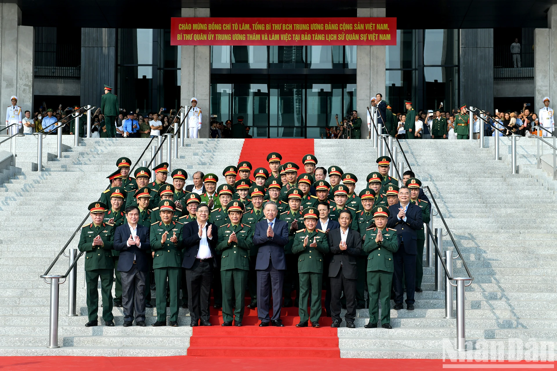 [Foto] Generalsekretär To Lam besucht und arbeitet im Vietnam Military History Museum Foto 10