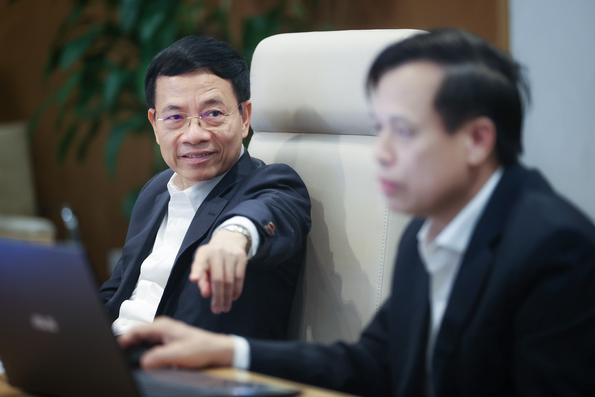 Minister Nguyen Manh Hung presided over the meeting 4.jpg