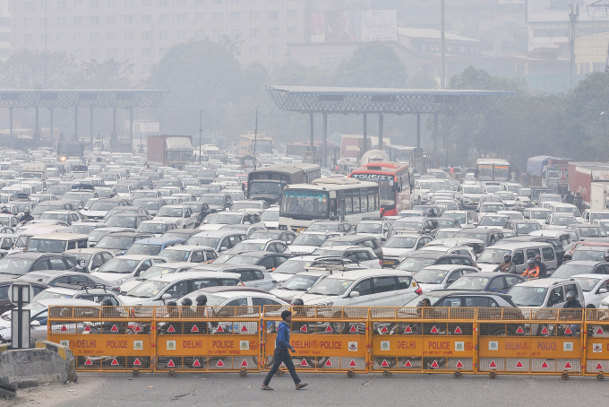 Embouteillage sur l'autoroute New Delhi - Gurgaon Sirhaul le 13 février en raison de la manifestation des agriculteurs. Photo : AFP