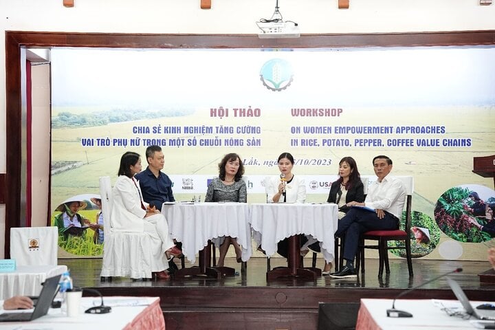 Ms. Le Thi Hoai Thuong, Senior External Relations Manager, Nestlé Vietnam (4th from left to right) shared with speakers at the workshop on October 25.