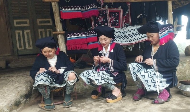 Soutenir la préservation et la promotion de la culture ethnique à Hoa Binh, Bac Kan, photo 1